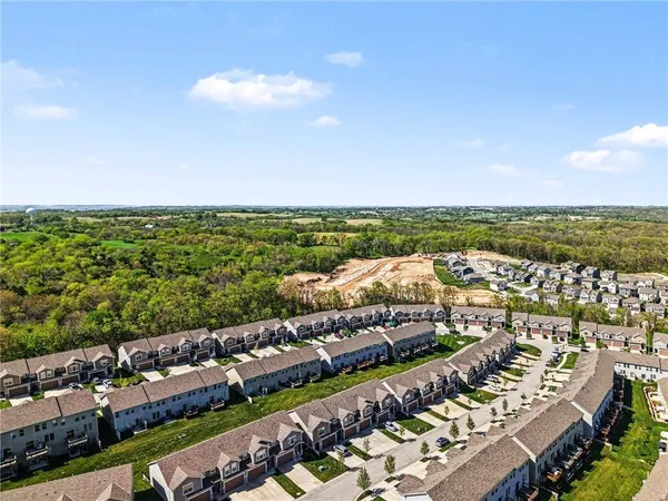 $304,900 | 7356 Aaron Street, Unit 26B, Parkville, MO 64152