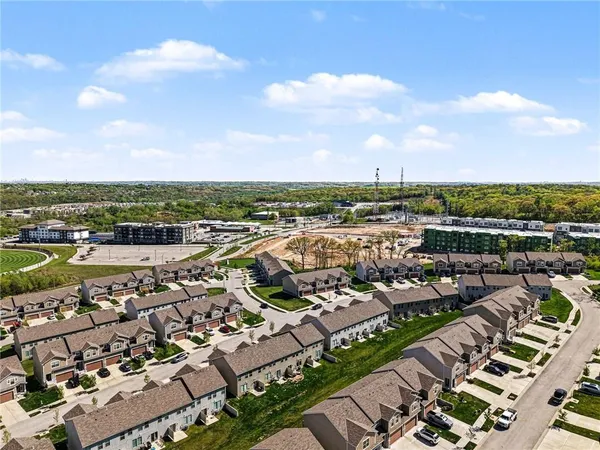 $304,900 | 7356 Aaron Street, Unit 26B, Parkville, MO 64152