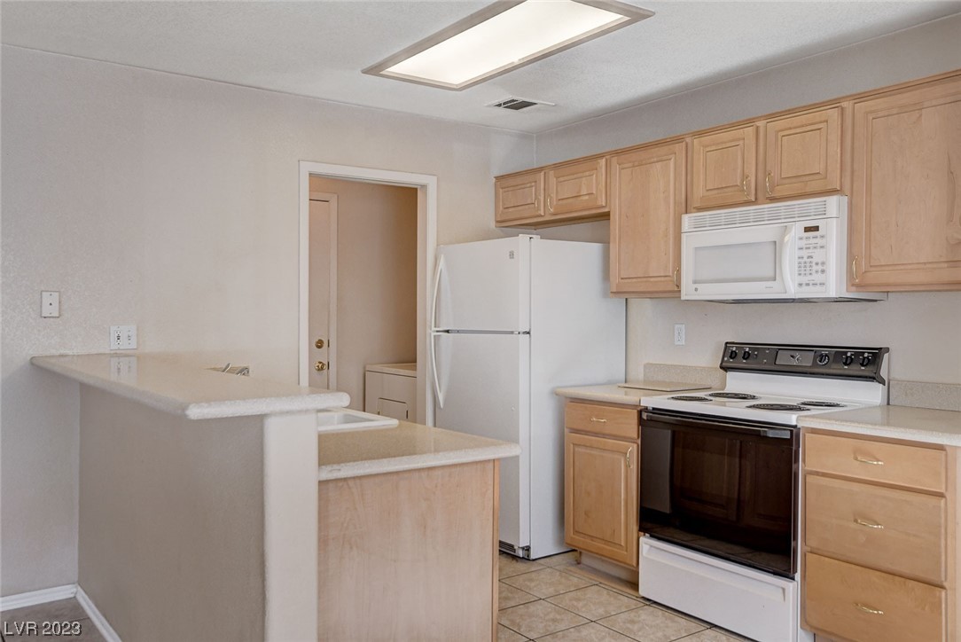 913 Intrigue Las Vegas, NV 89128 - Photo 8 of 37