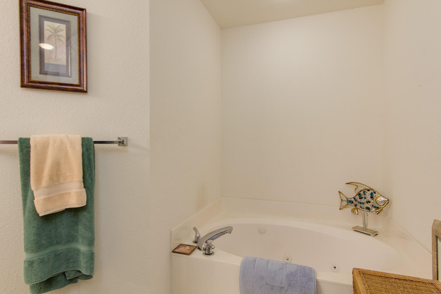 108 Red Maple Court Santa Rosa Beach, FL 32459 - Photo 14 of 30 a bath tub sitting next to a white wall