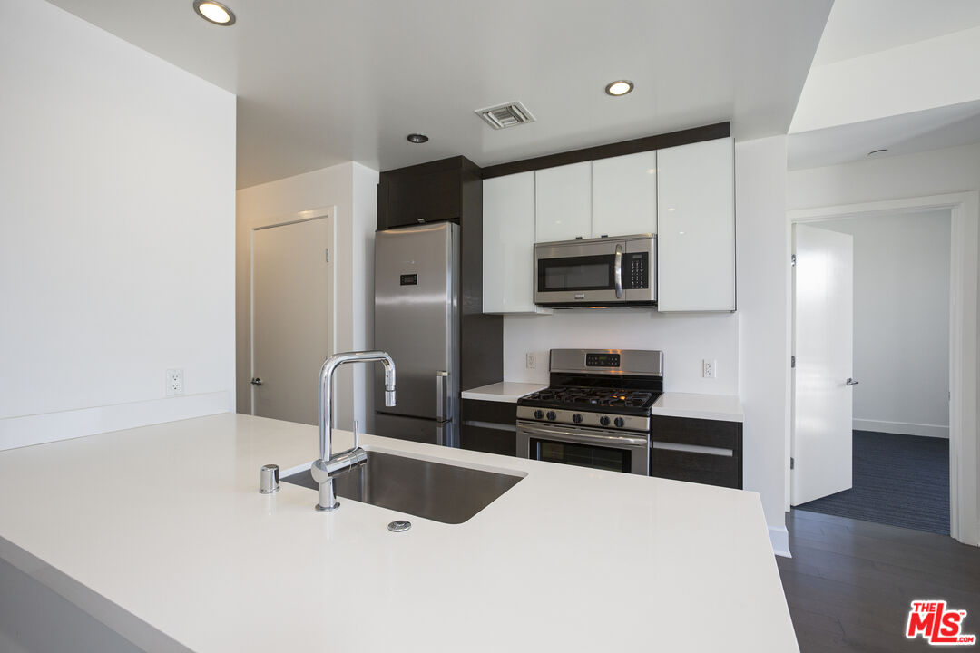 7857 West Manchester Avenue, Unit 110 Playa del Rey, CA 90293 - Photo 14 of 23