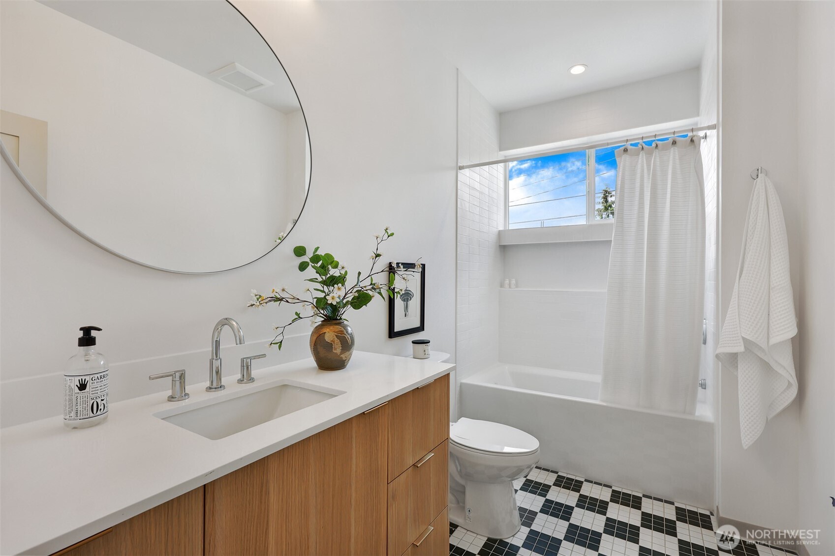 8738 13th Avenue Northwest Seattle, WA 98117 - Photo 15 of 27
