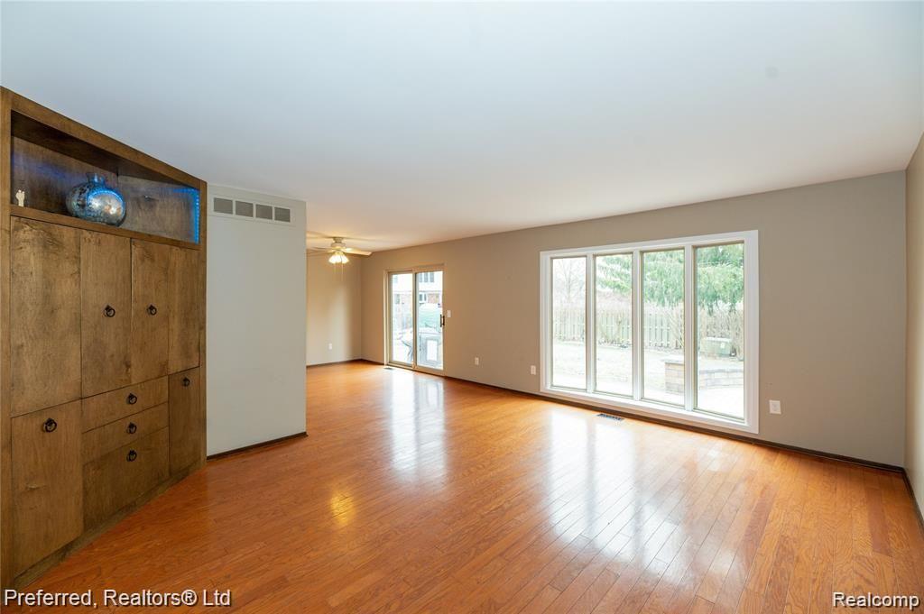 6782 Longwood Road Canton, MI 48187 - Photo 22 of 61 Living Room