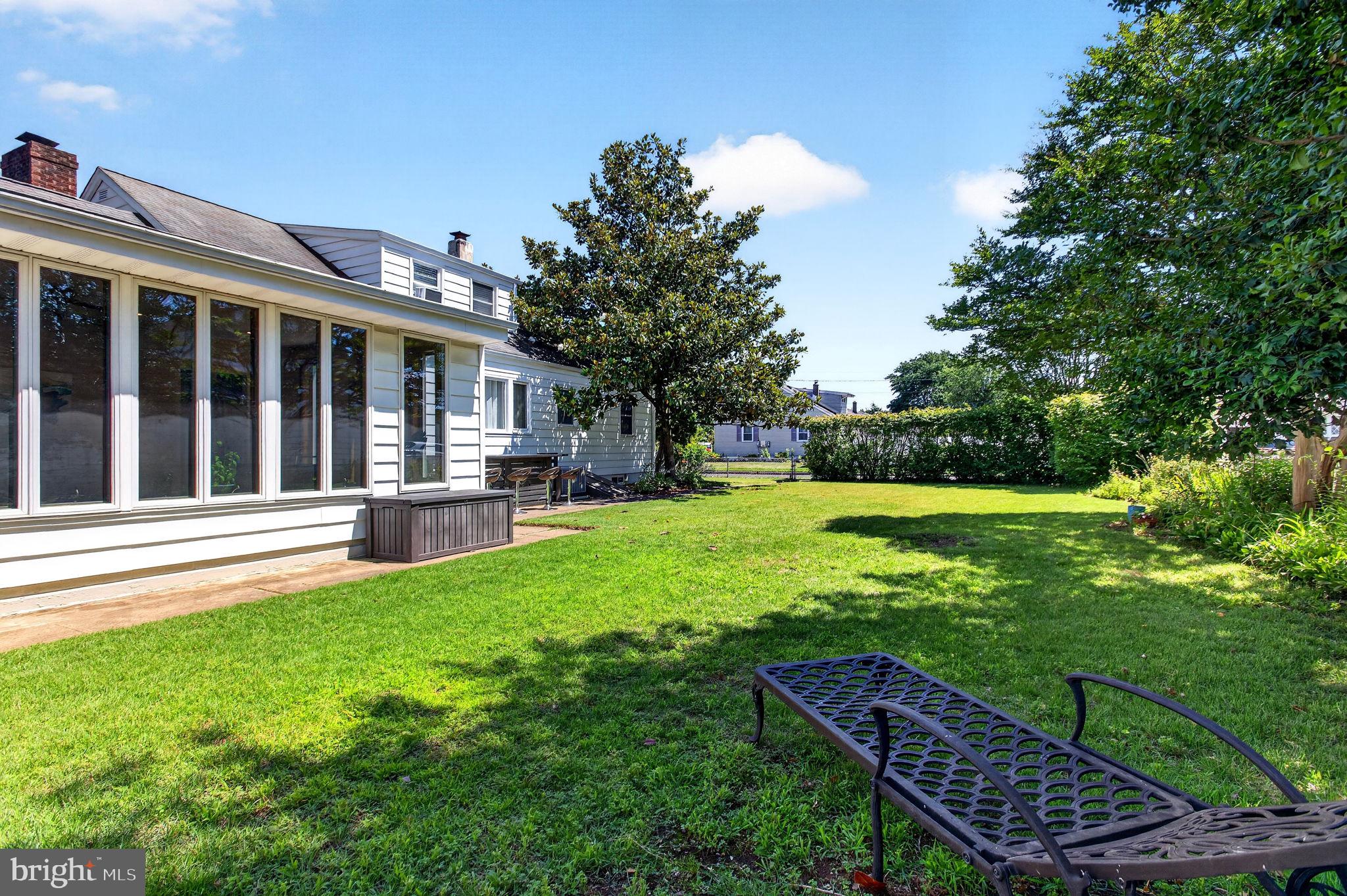 321 Buttonwood Street Hamilton, NJ 08619 - Photo 35 of 42 Expansive lawn area