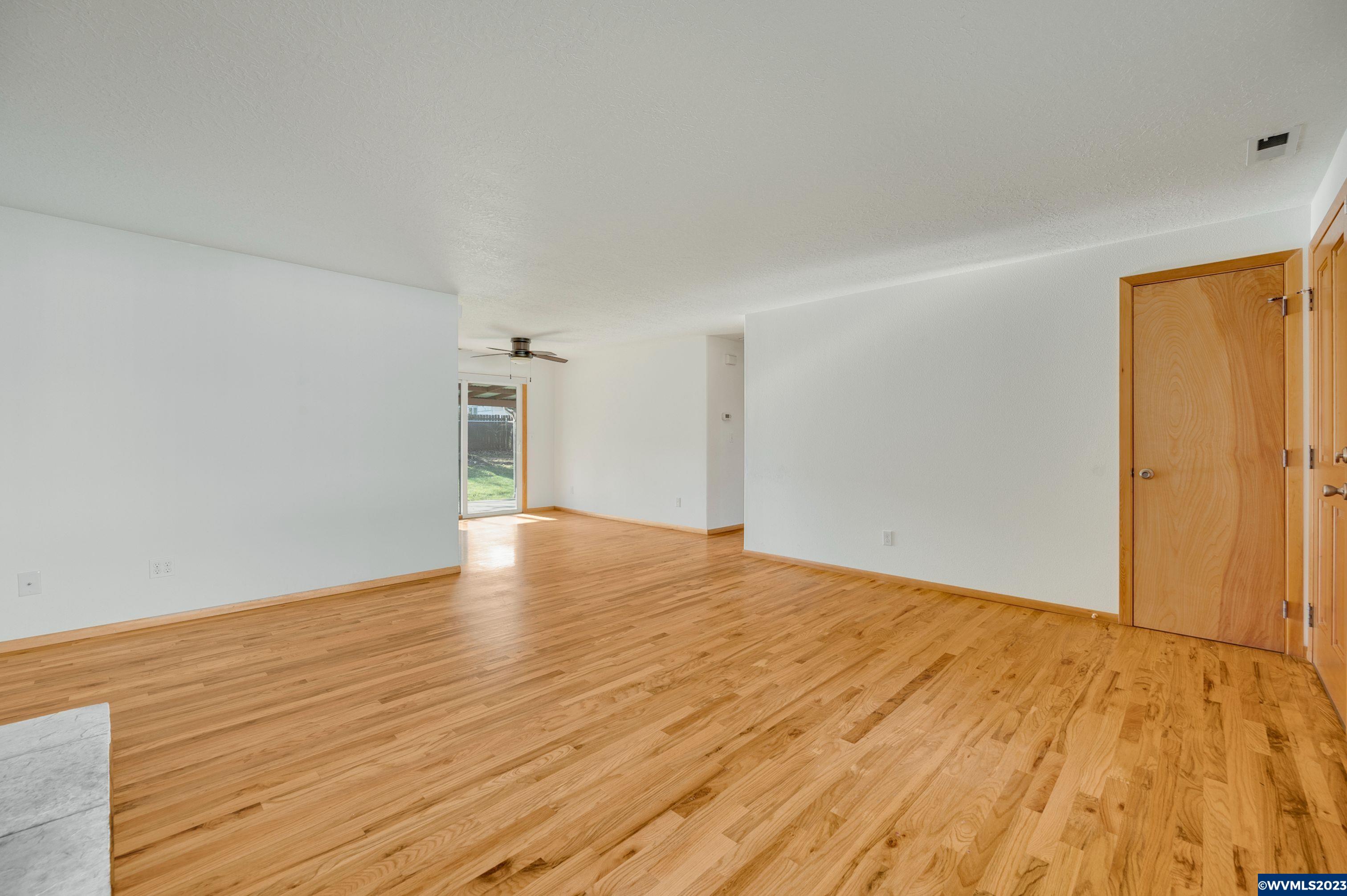 754 Mize Road Southeast Salem, OR 97302 - Photo 4 of 19