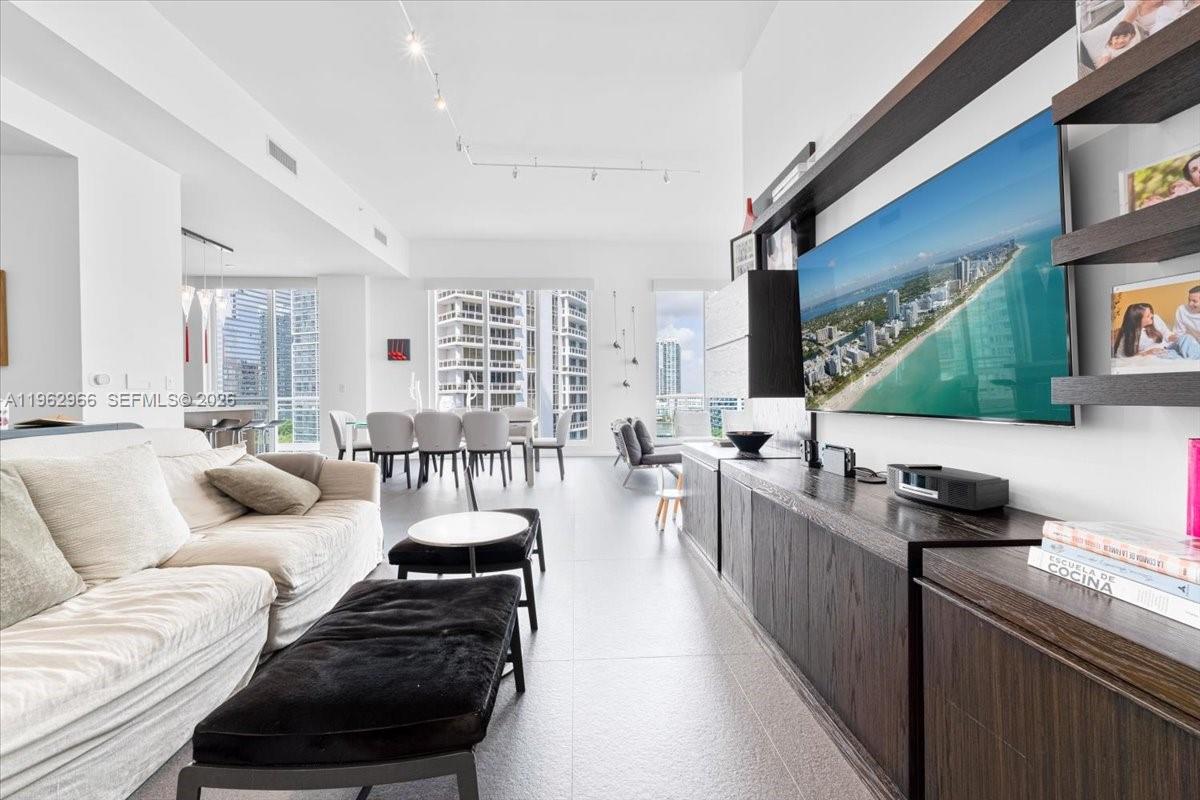 900 Brickell Key Boulevard, Unit 1101 Miami, FL 33131 - Photo 17 of 38