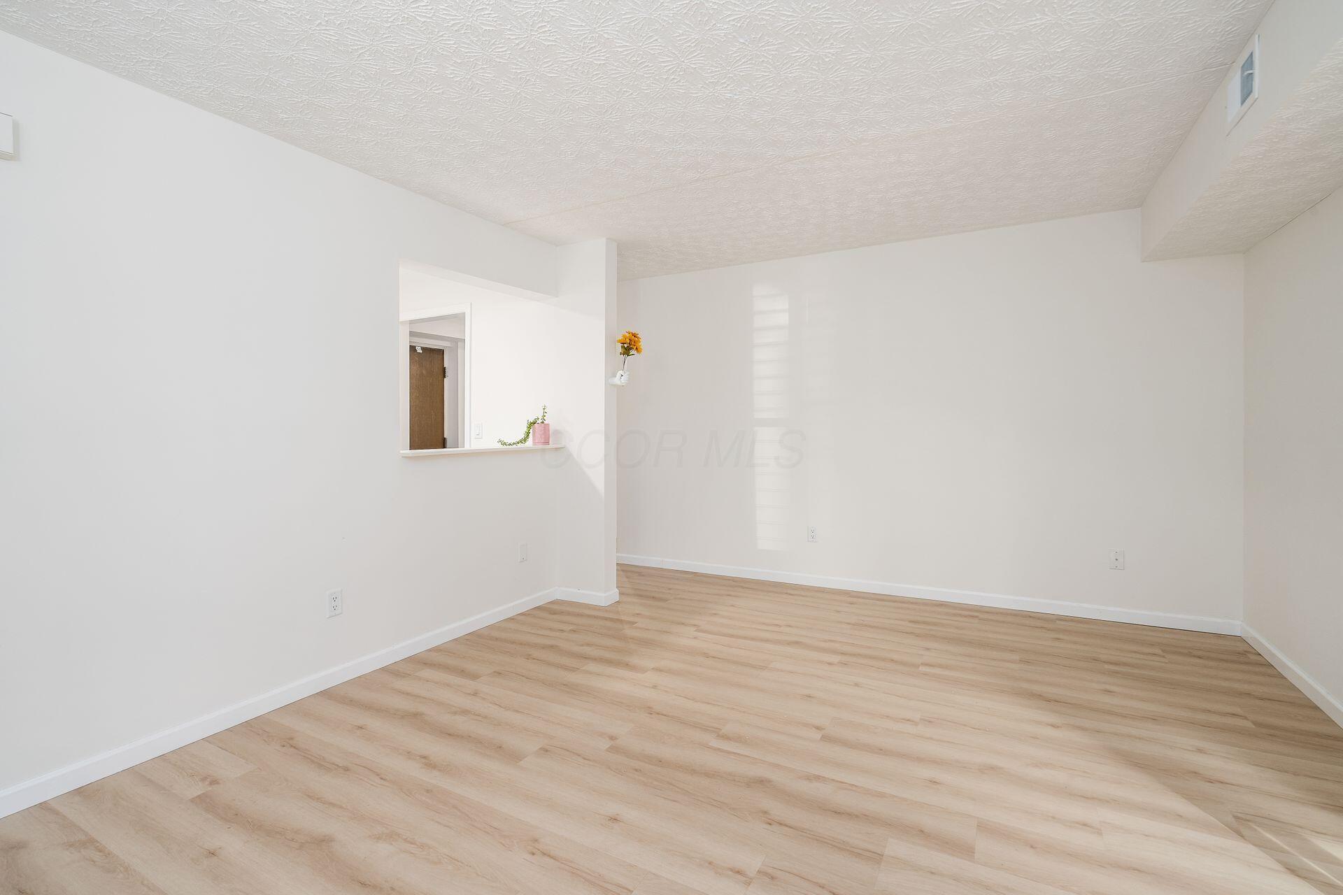 3967 Karl Road, Unit 121 Columbus, OH 43224 - Photo 13 of 27 Living Room