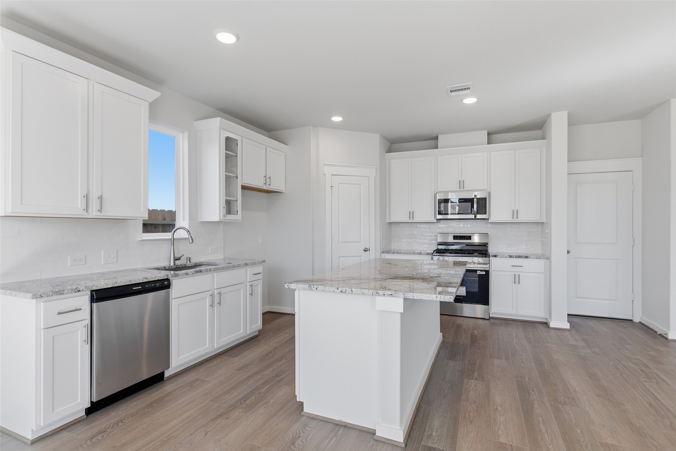 4442 Azalea Blossom Road Pinehurst, TX 77362 - Photo 15 of 38