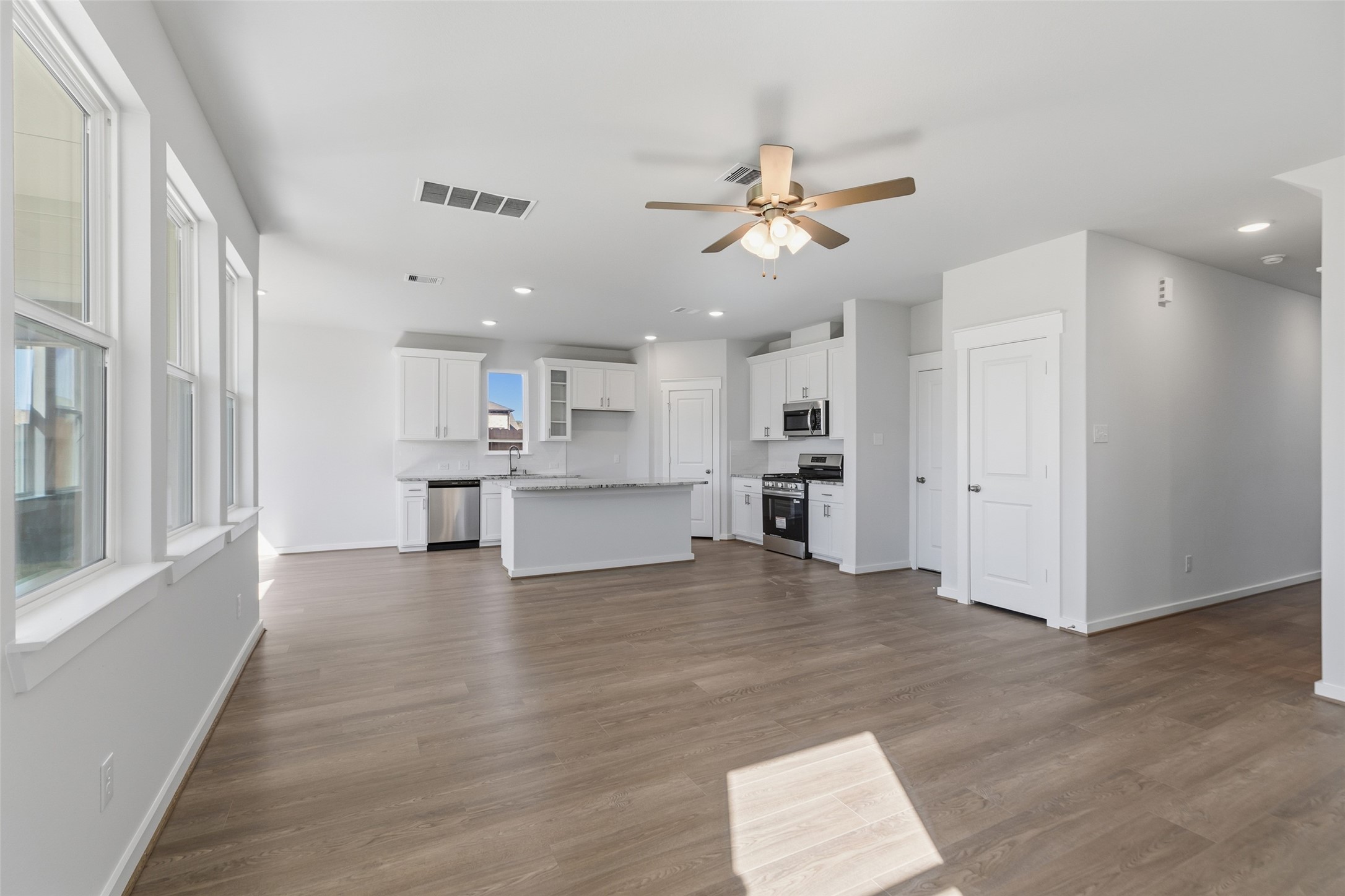 4442 Azalea Blossom Road Pinehurst, TX 77362 - Photo 10 of 38