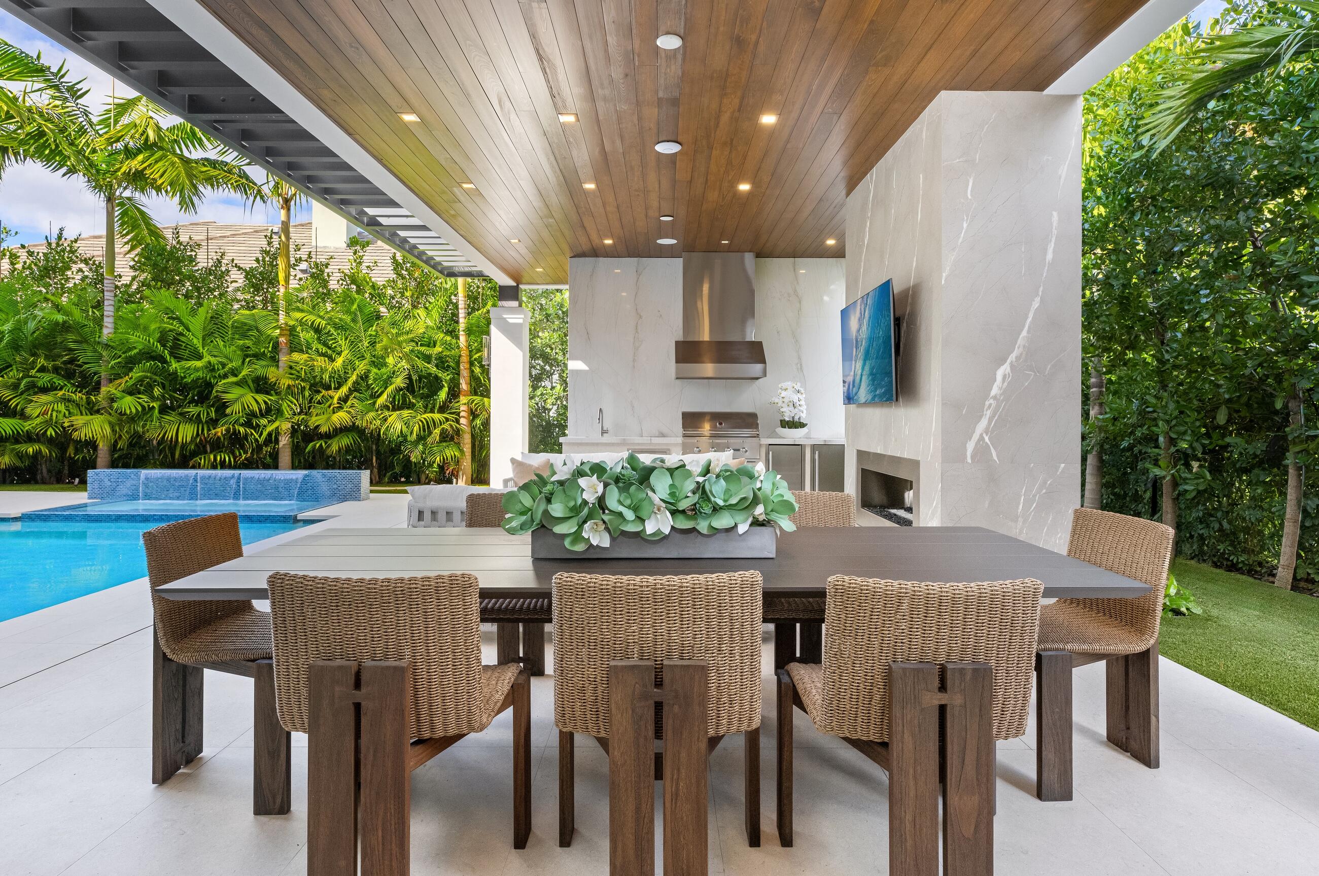 2498 Queen Palm Road Boca Raton, FL 33432 - Photo 26 of 80 Outdoor dining