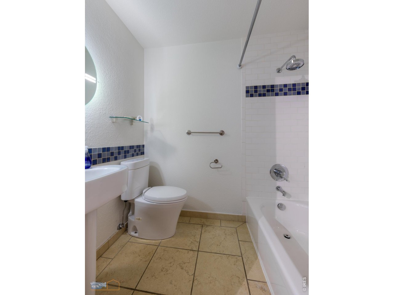 854 Walnut Street, Unit D Boulder, CO 80302 - Photo 18 of 40 Second Bathroom