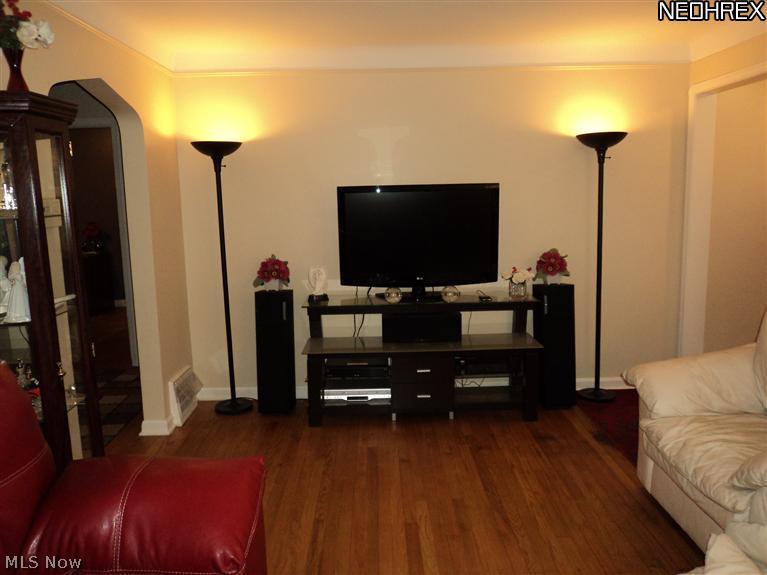 1148 Churchill Road Lyndhurst, OH 44124 - Photo 2 of 13 Gallery Image 2