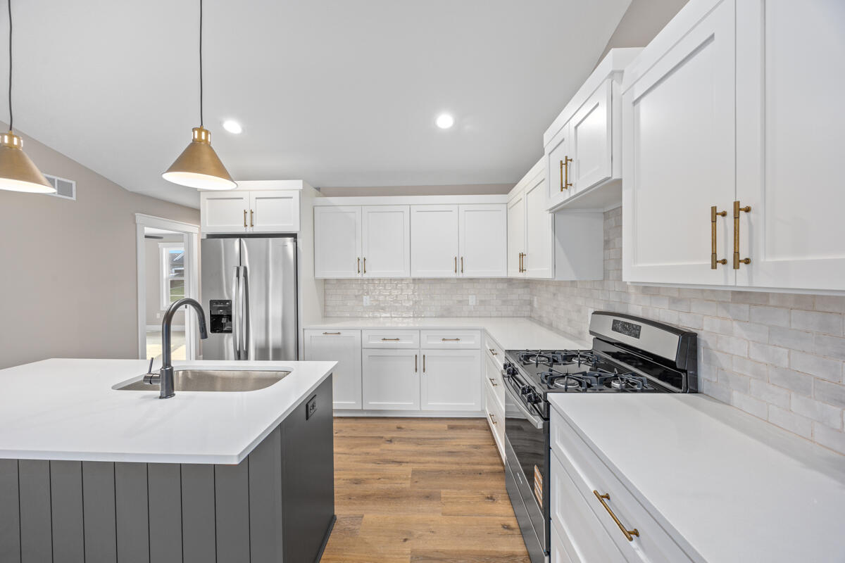 9237 Shimano Drive Portland, MI 48875 - Photo 7 of 32 IMG_1006