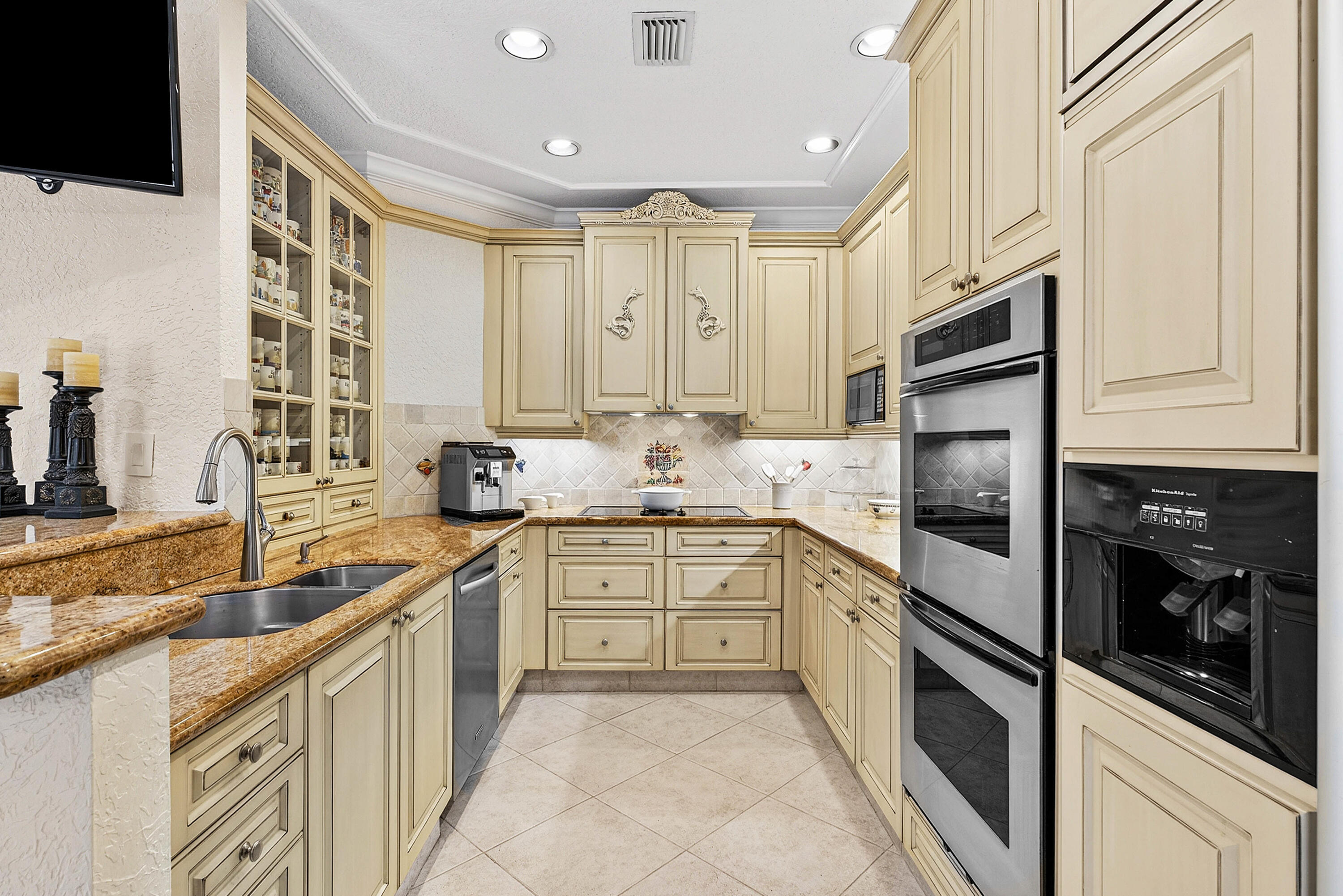 23408 Mirabella Circle South Boca Raton, FL 33433 - Photo 10 of 41 020-23408MirabellaCircleSouth-BocaRaton-