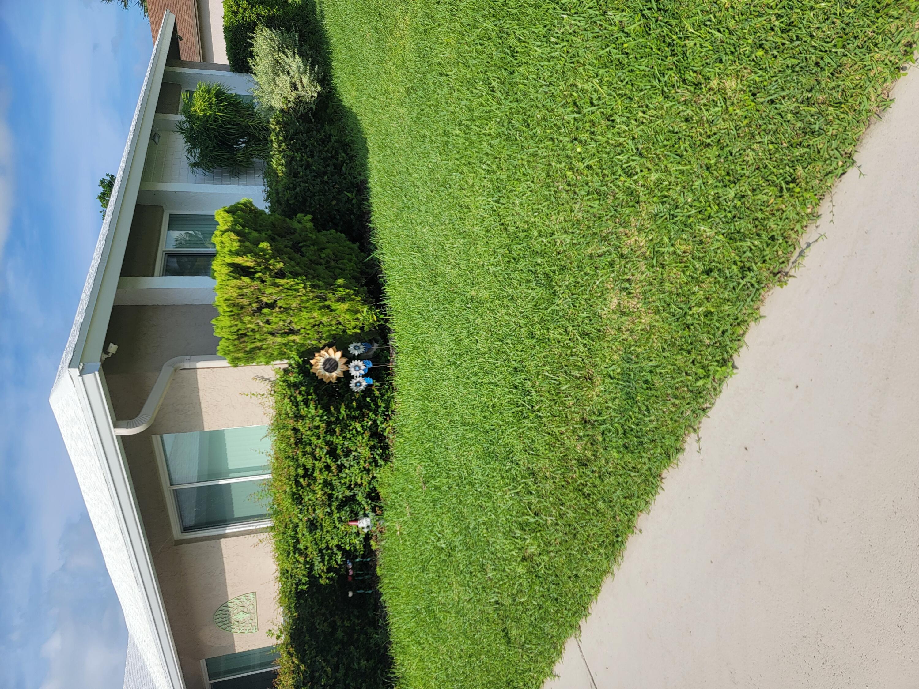 27 Vista Del Rio Boynton Beach, FL 33426 - Photo 7 of 45 Front