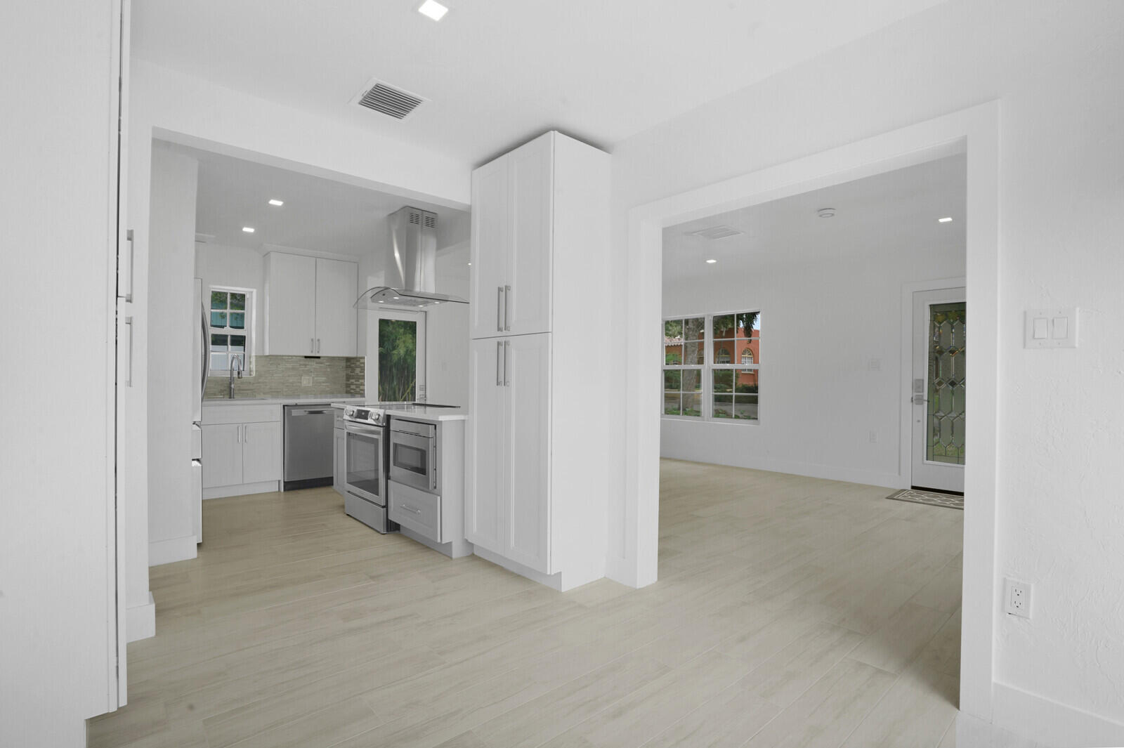 826 Sunset Road West Palm Beach, FL 33401 - Photo 14 of 52 Storage