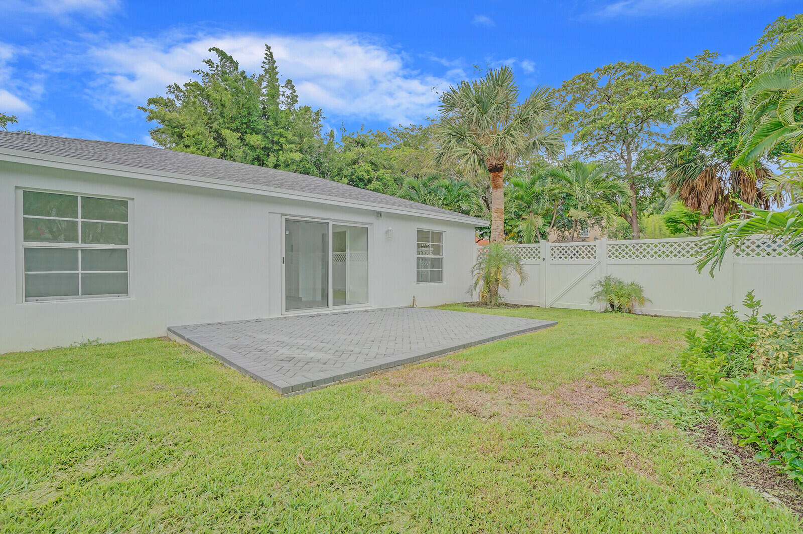826 Sunset Road West Palm Beach, FL 33401 - Photo 19 of 52 Side Yard Patio