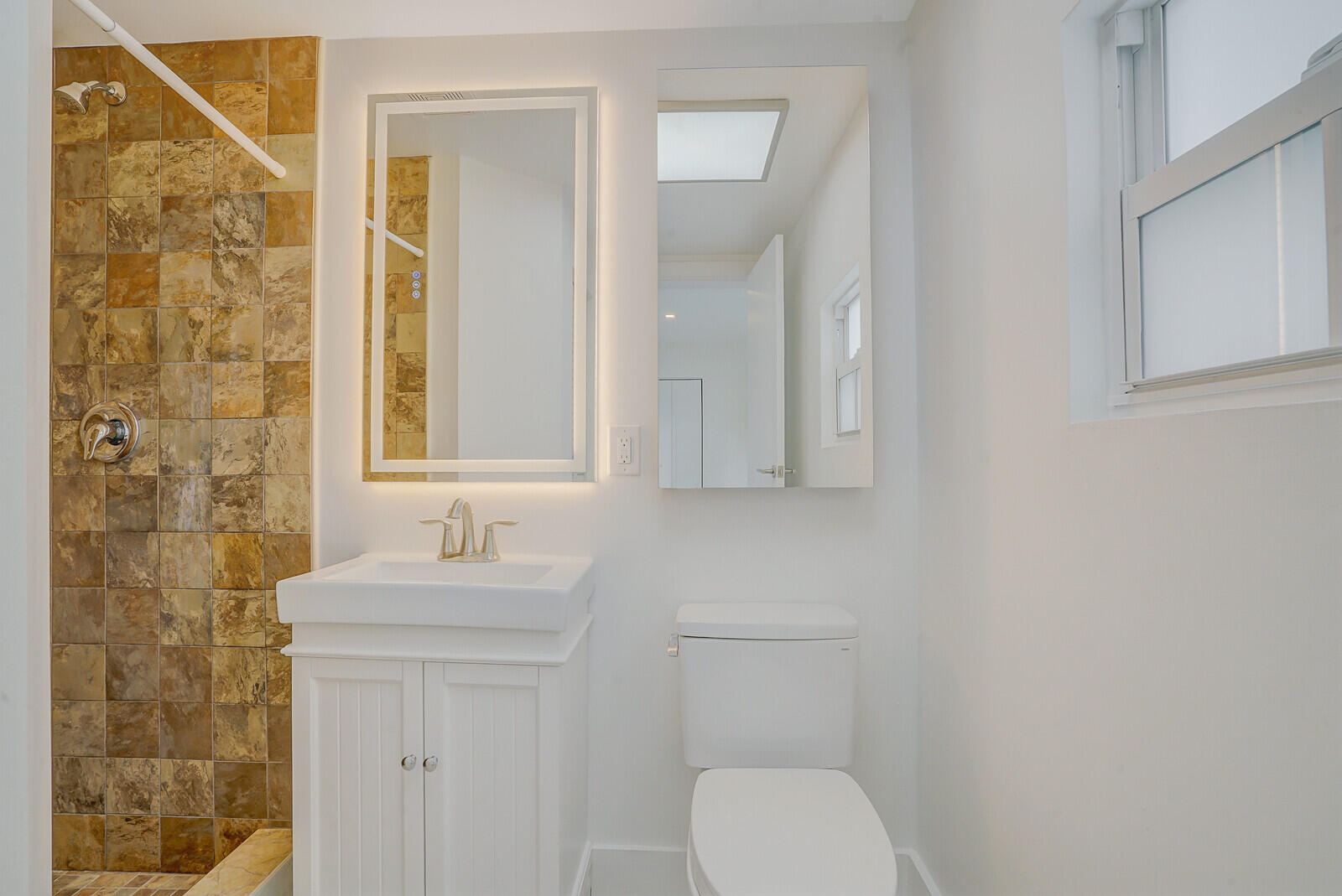 826 Sunset Road West Palm Beach, FL 33401 - Photo 27 of 52 Main House Master Bath