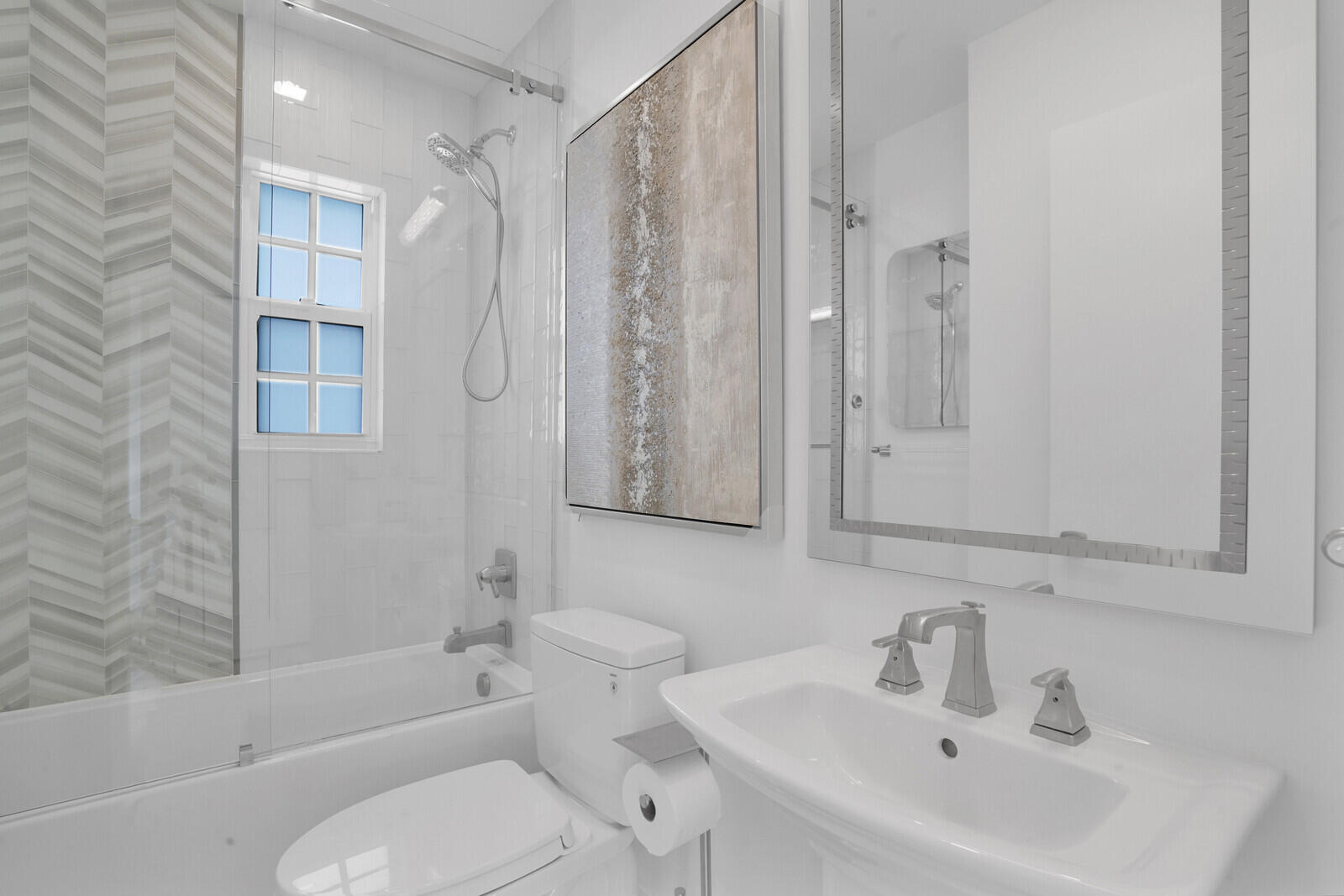 826 Sunset Road West Palm Beach, FL 33401 - Photo 30 of 52 Main House Guest Bath