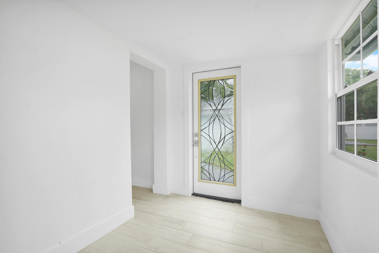 826 Sunset Road West Palm Beach, FL 33401 - Photo 36 of 52 an empty room with windows and plants