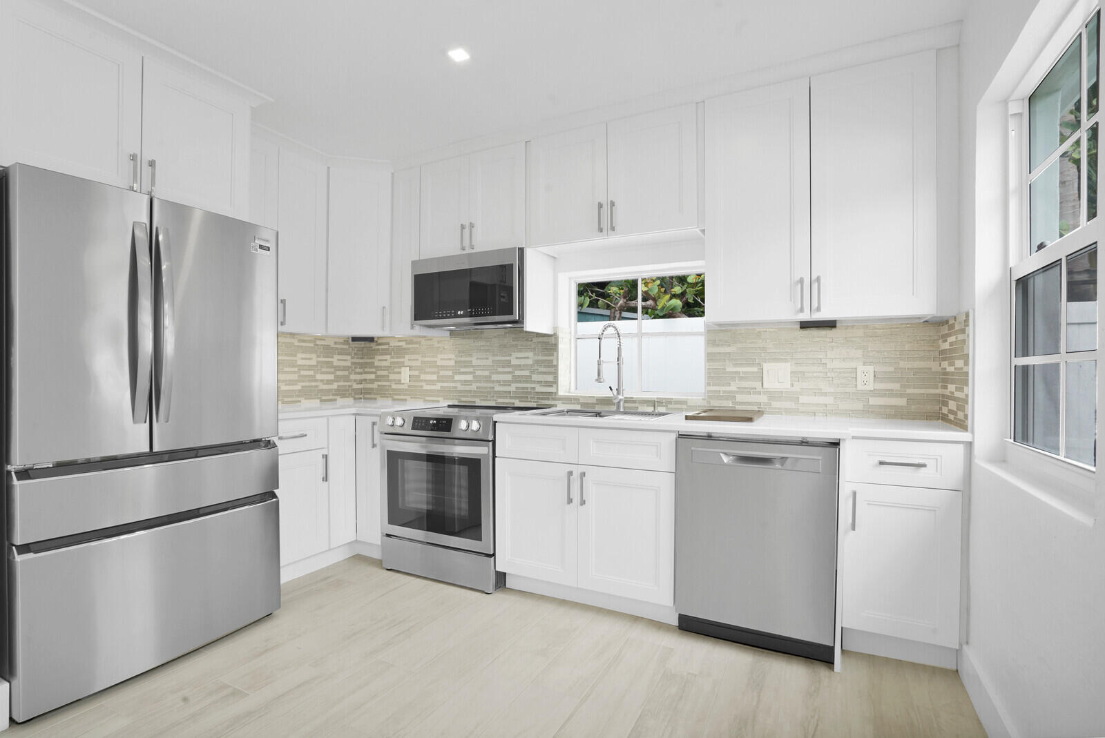 826 Sunset Road West Palm Beach, FL 33401 - Photo 42 of 52 Guest Cottage Kitchen