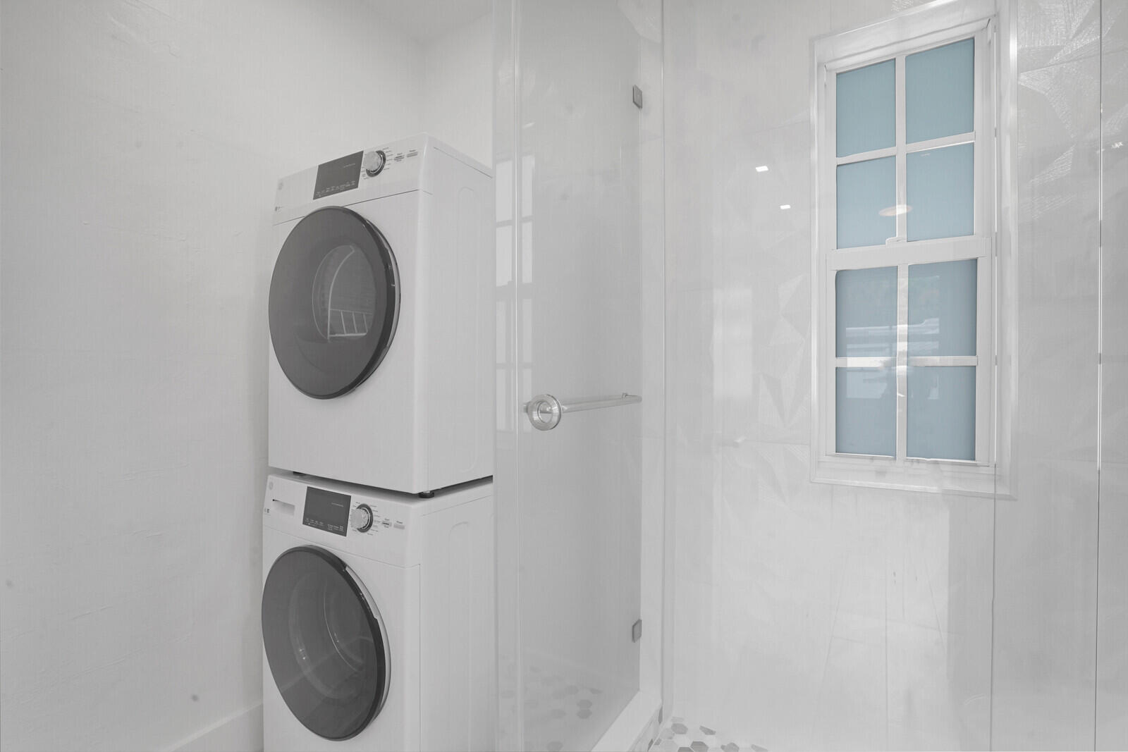 826 Sunset Road West Palm Beach, FL 33401 - Photo 47 of 52 Cottage Laundry