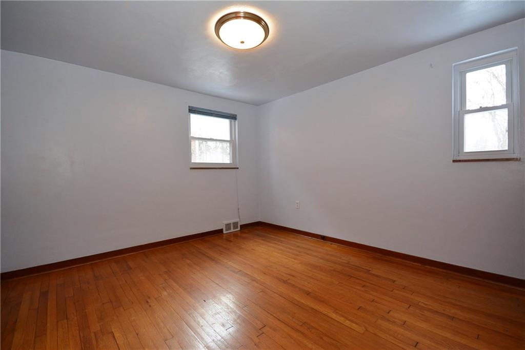 540 Haverhill Road Pittsburgh, PA 15228 - Photo 4 of 25 First floor master bedroom