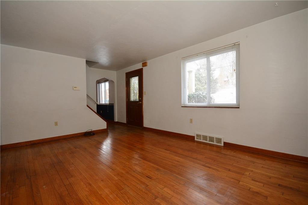 540 Haverhill Road Pittsburgh, PA 15228 - Photo 5 of 25 Large living room