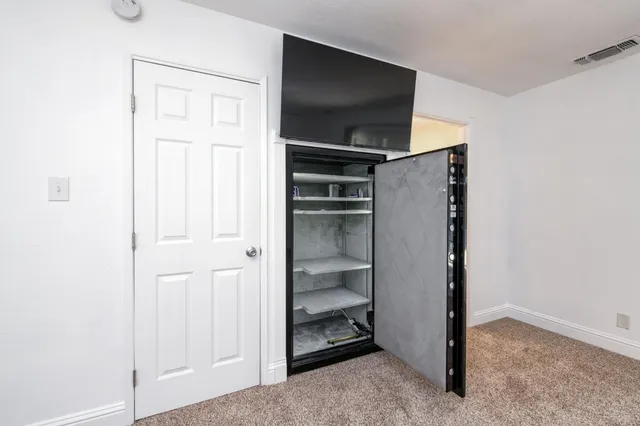 $599,000 | 833 South Stanford Avenue, Fresno, CA 93727