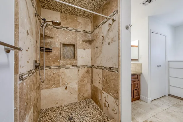 $599,000 | 833 South Stanford Avenue, Fresno, CA 93727