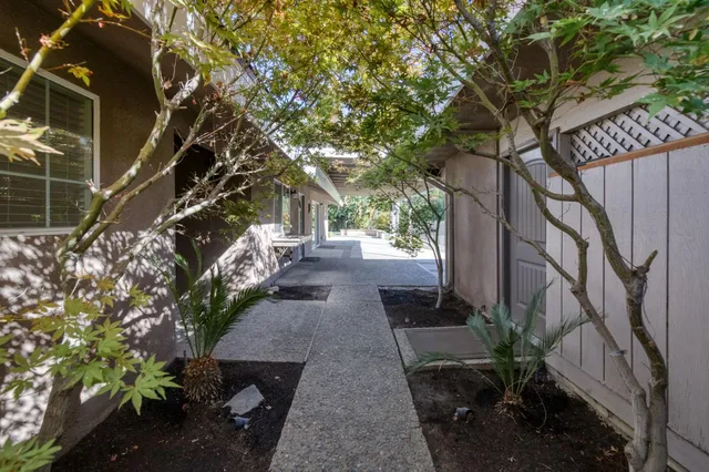 $599,000 | 833 South Stanford Avenue, Fresno, CA 93727