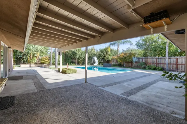 $599,000 | 833 South Stanford Avenue, Fresno, CA 93727