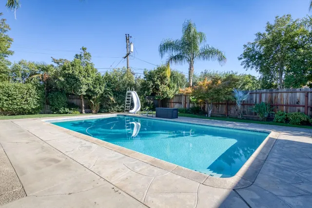 $599,000 | 833 South Stanford Avenue, Fresno, CA 93727