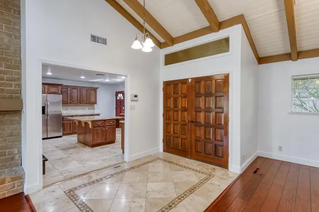 $599,000 | 833 South Stanford Avenue, Fresno, CA 93727