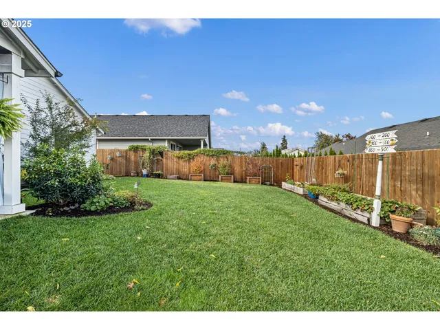 a view of a back yard of the house