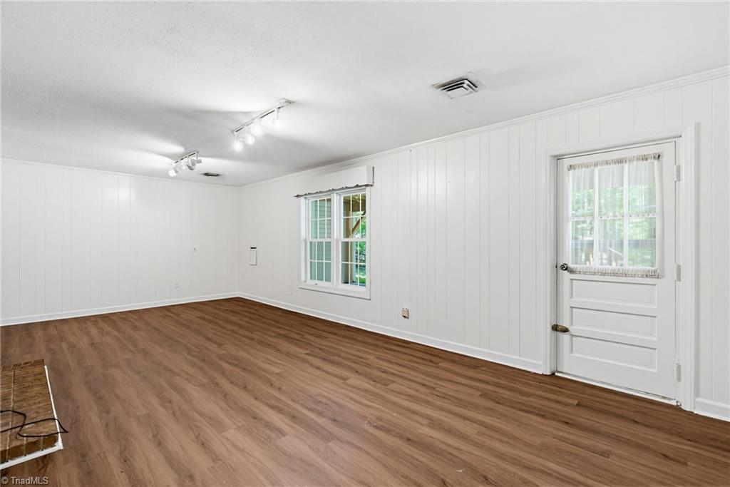 1029 Cantering Road High Point, NC 27262 - Photo 34 of 48 Gallery Image 34