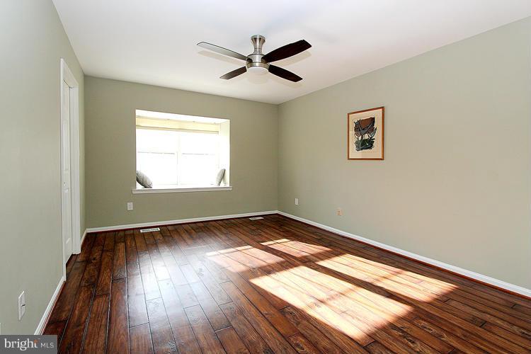 9 Grace Church Court Silver Spring, MD 20910 - Photo 19 of 26 Bath (Master)