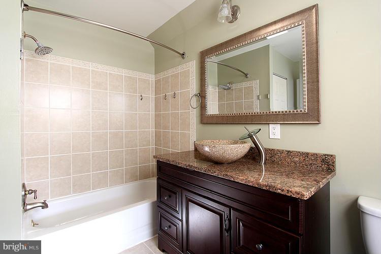 9 Grace Church Court Silver Spring, MD 20910 - Photo 22 of 26 Bath (Master)