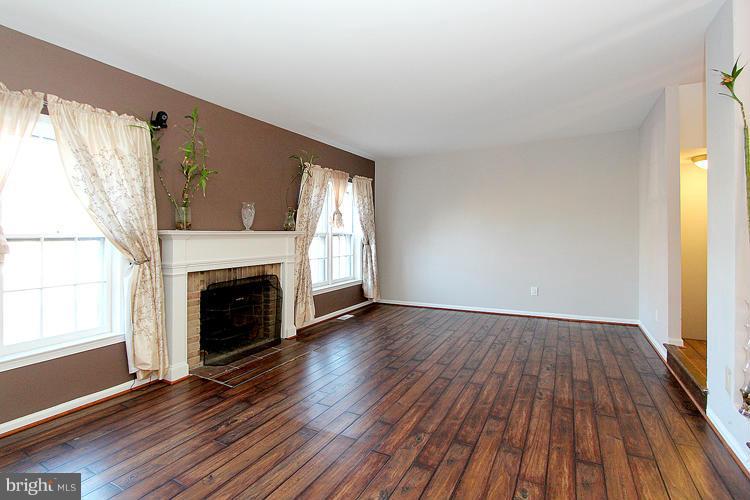 9 Grace Church Court Silver Spring, MD 20910 - Photo 10 of 26 Interior (General)