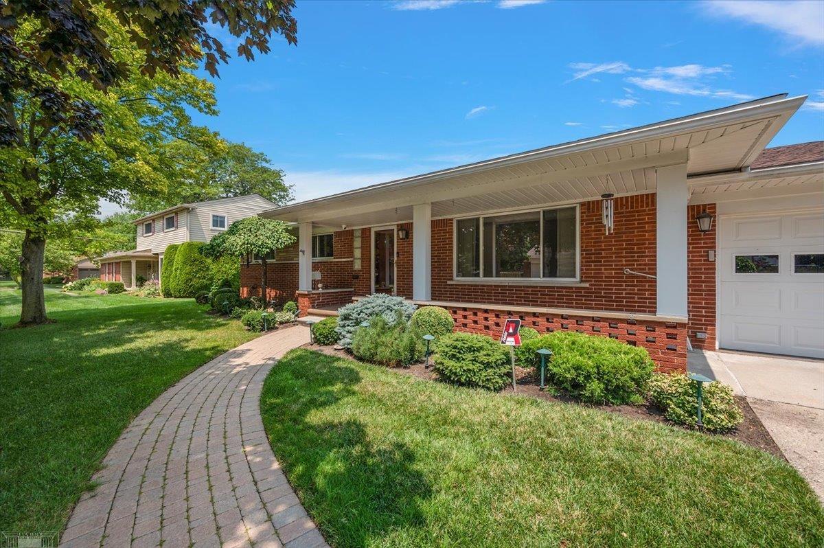 632 South Rosedale Court Grosse Pointe Woods, MI 48236 - Photo 5 of 63