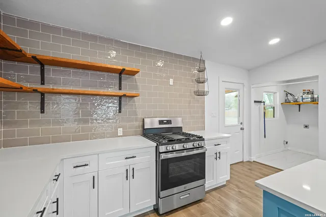 $1,800 | 1301 Ave K, Hondo, TX 78861