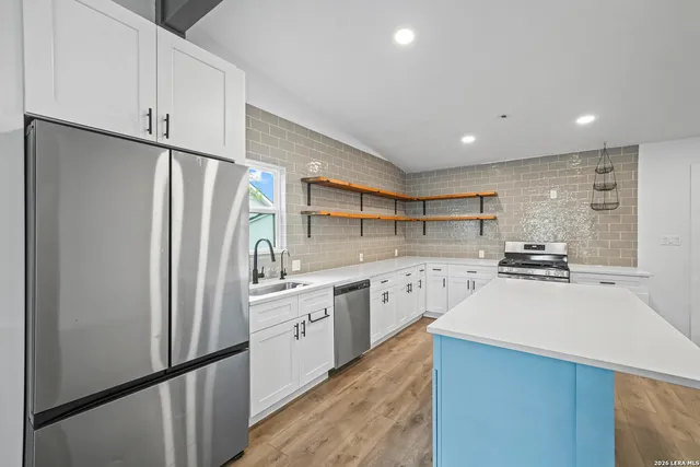 $1,800 | 1301 Ave K, Hondo, TX 78861