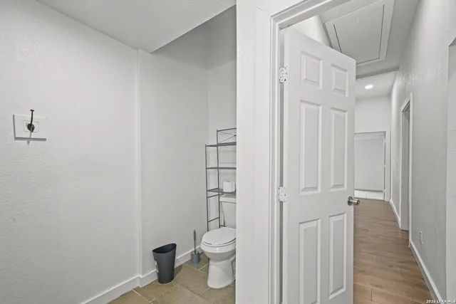 $1,800 | 1301 Ave K, Hondo, TX 78861