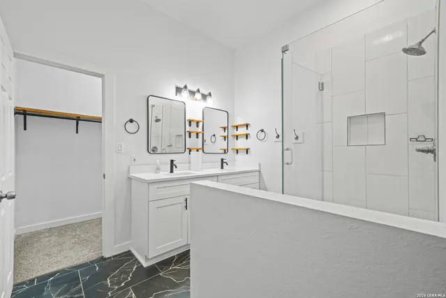 $1,800 | 1301 Ave K, Hondo, TX 78861