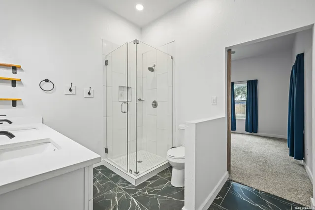 $1,800 | 1301 Ave K, Hondo, TX 78861