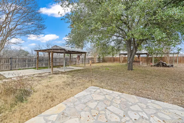 $1,800 | 1301 Ave K, Hondo, TX 78861