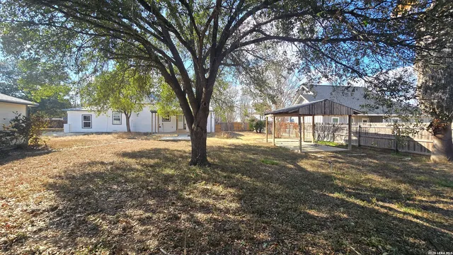 $1,800 | 1301 Ave K, Hondo, TX 78861