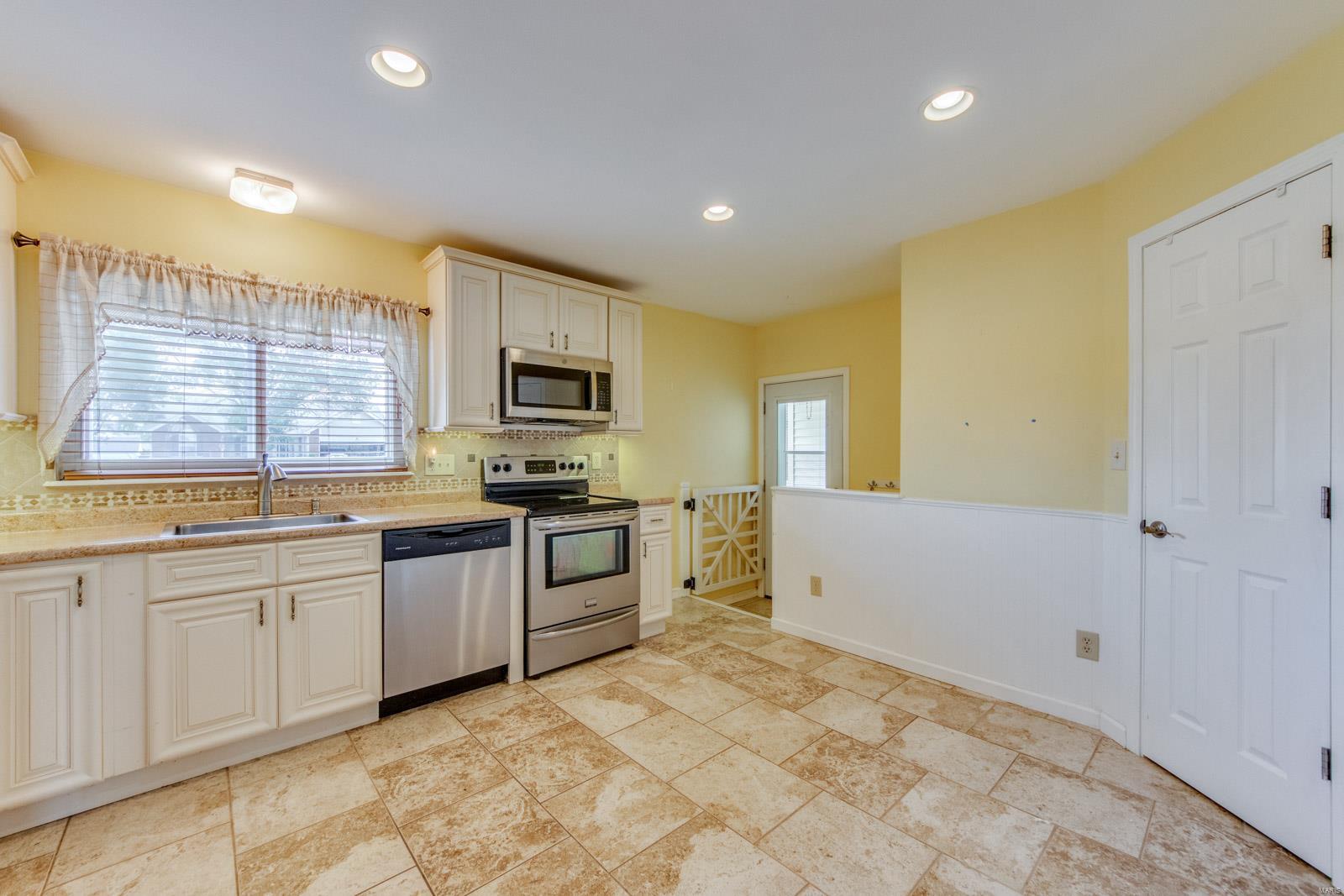 11000 Patsy Drive St. Louis, MO 63123 - Photo 10 of 43