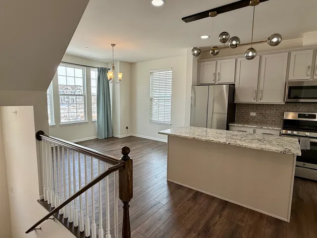 $3,100 | 4411 Monroe Court, Naperville, IL 60564