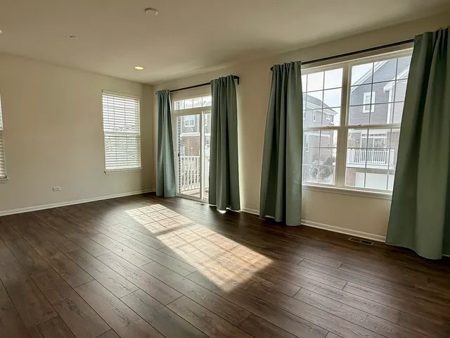 $3,100 | 4411 Monroe Court, Naperville, IL 60564